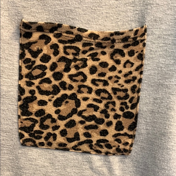 Zenana Gray V-Neck Top with Leopard Pocket Large - Picture 2 of 4